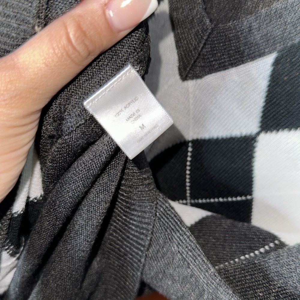 New York & Company- Gray Plaid V Neck Sweater Size Medium - Picture 8 of 8